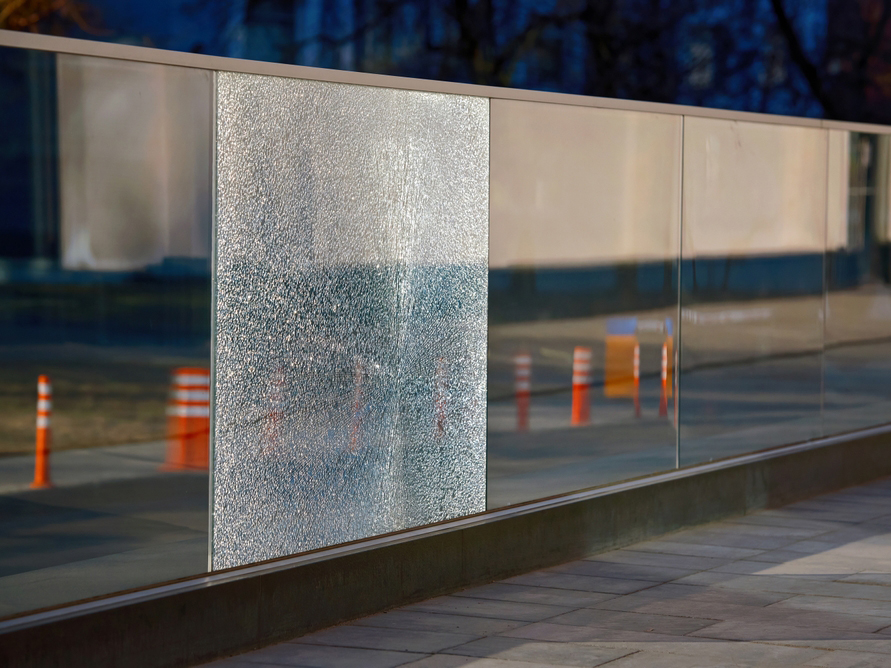 Barandal de vidrio templado inastillable, máxima seguridad