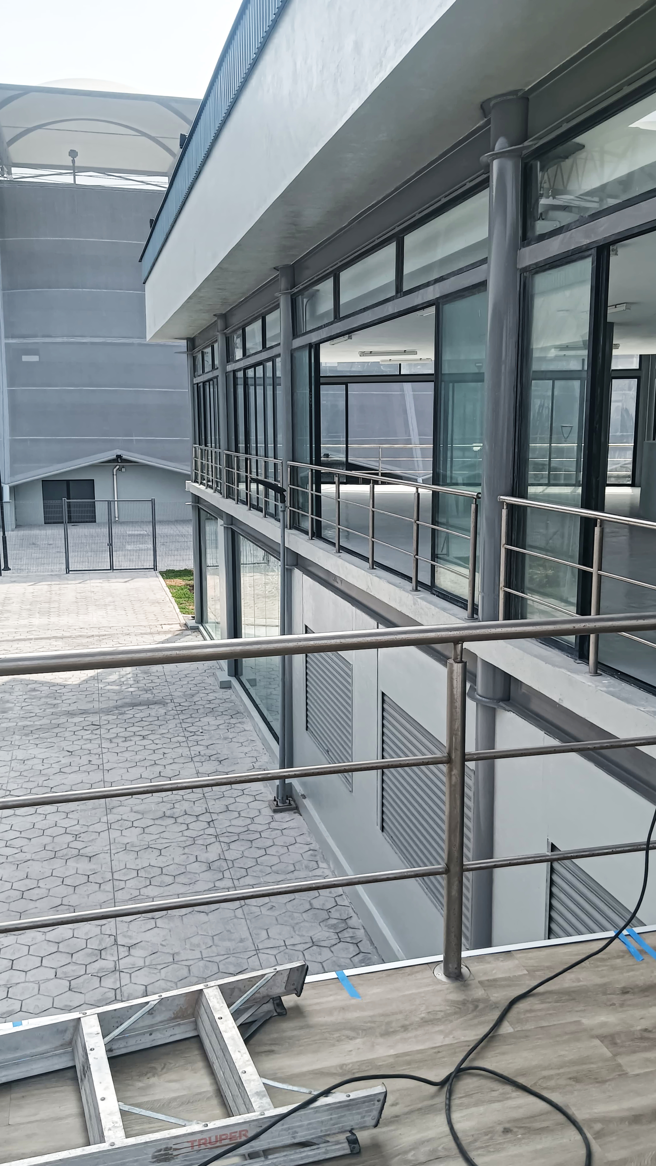 Barandal inoxidable en edificio de estadio Luis Pirata Fuente en Veracruz