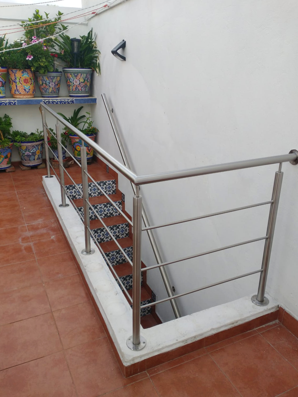 Escaleras de acceso a roof garden con pasamanos y barandal inoxidable